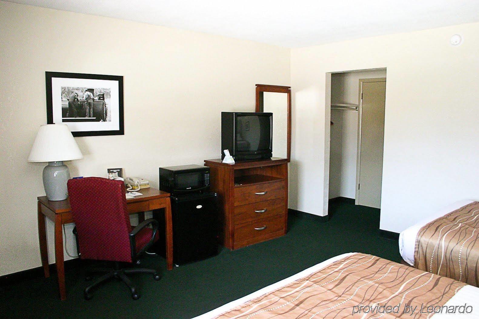 Best Western Hospitality House Emporia Habitación foto