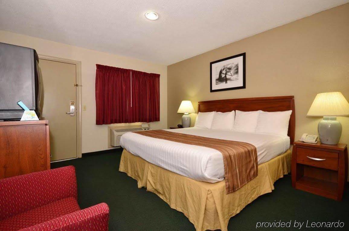 Best Western Hospitality House Emporia Habitación foto