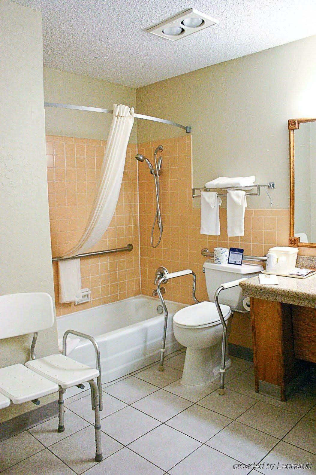 Best Western Hospitality House Emporia Habitación foto